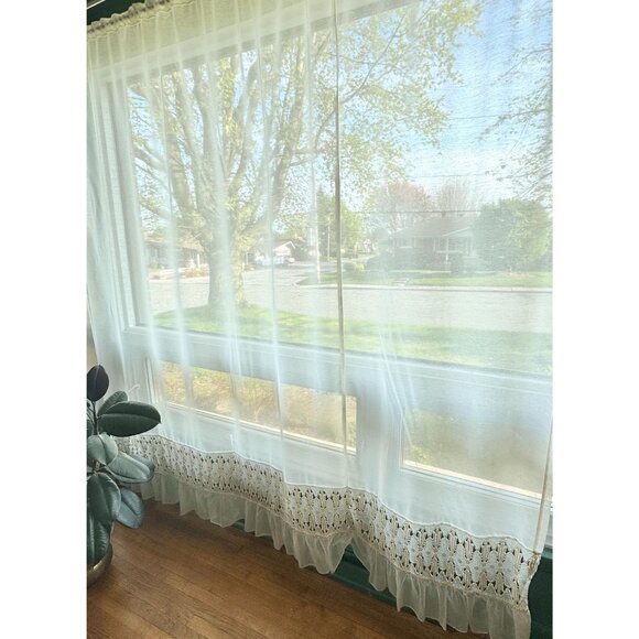 Vintage 70s curtain, cream, off-white, open lace ruffled bottom, rod header - Picture 1 of 10